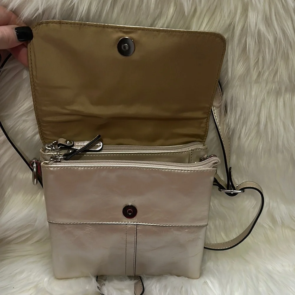 Giani Bernini Genuine Leather Pearly Gold Crossbody Bag - Picture 4 of 7